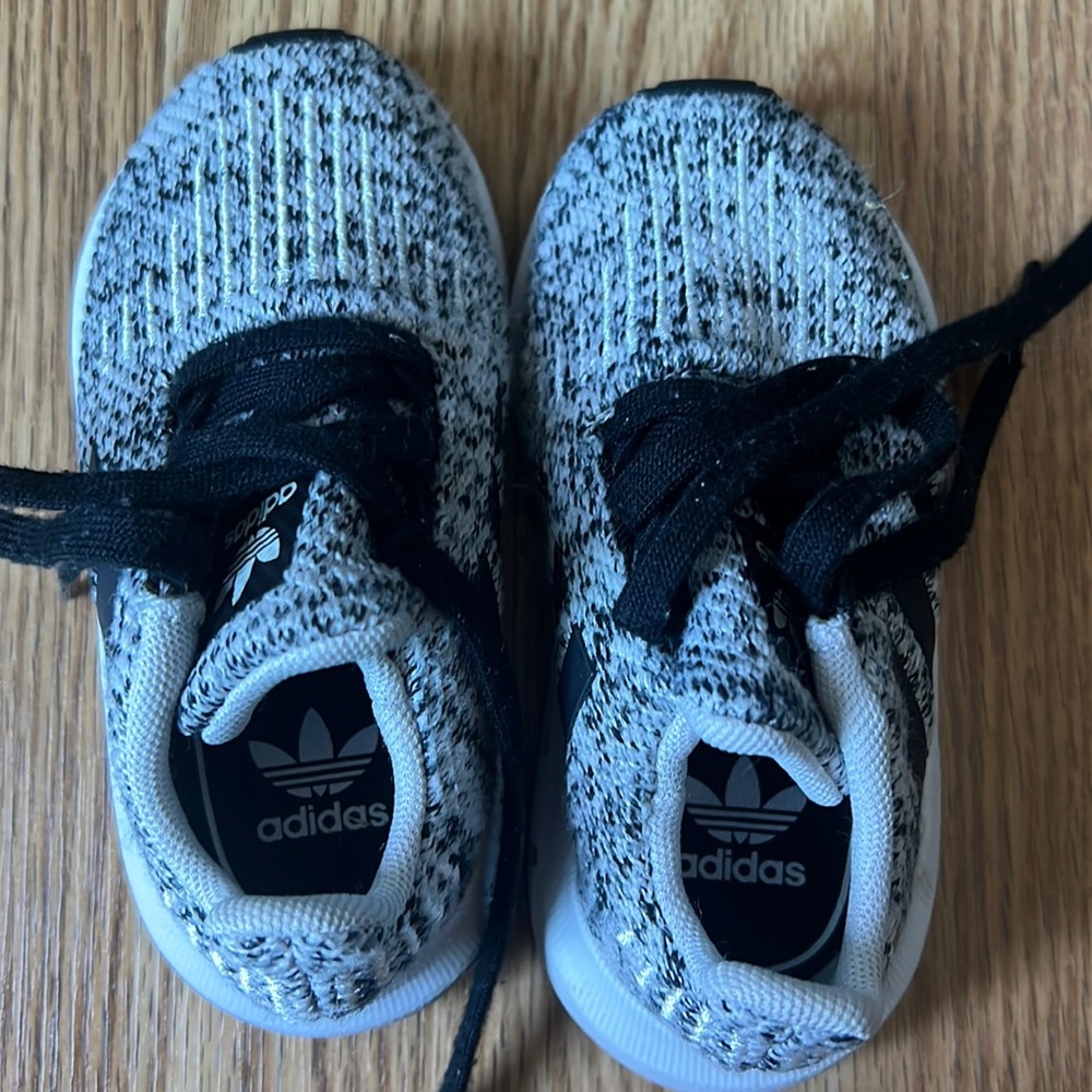 Adidas toddler 6